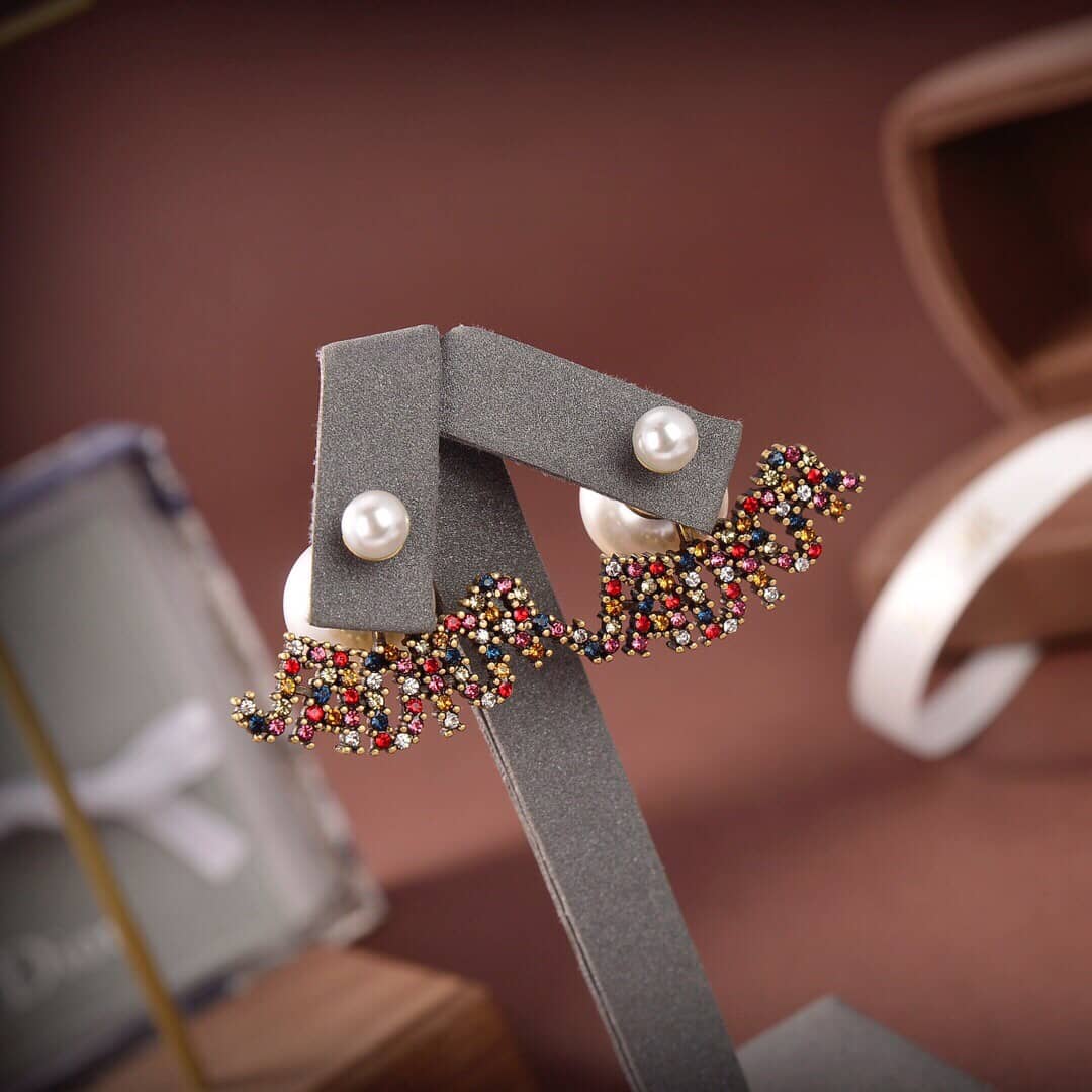 Best Chr1st1an D10r Classic Earring