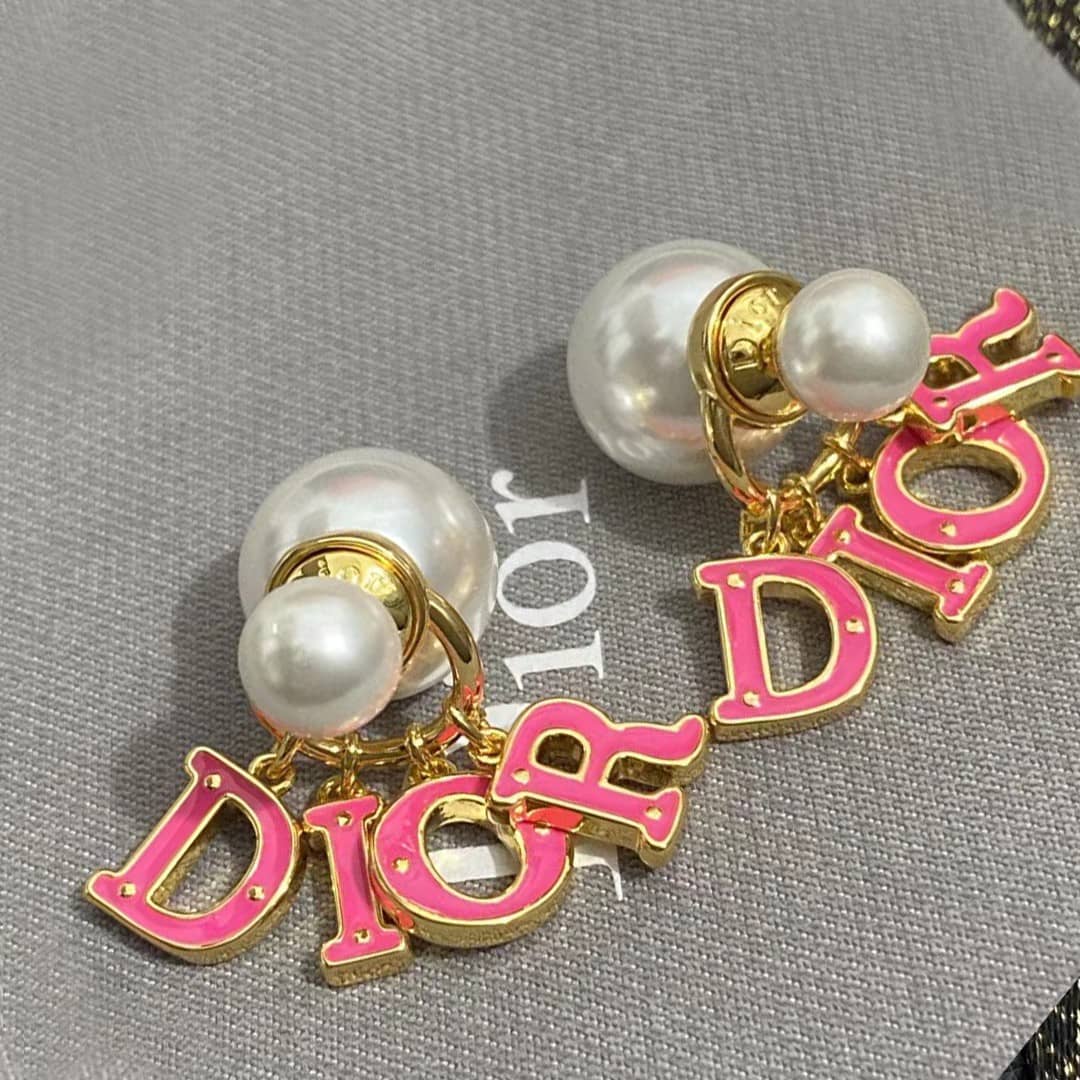 Best Chr1st1an D10r Classic Earring