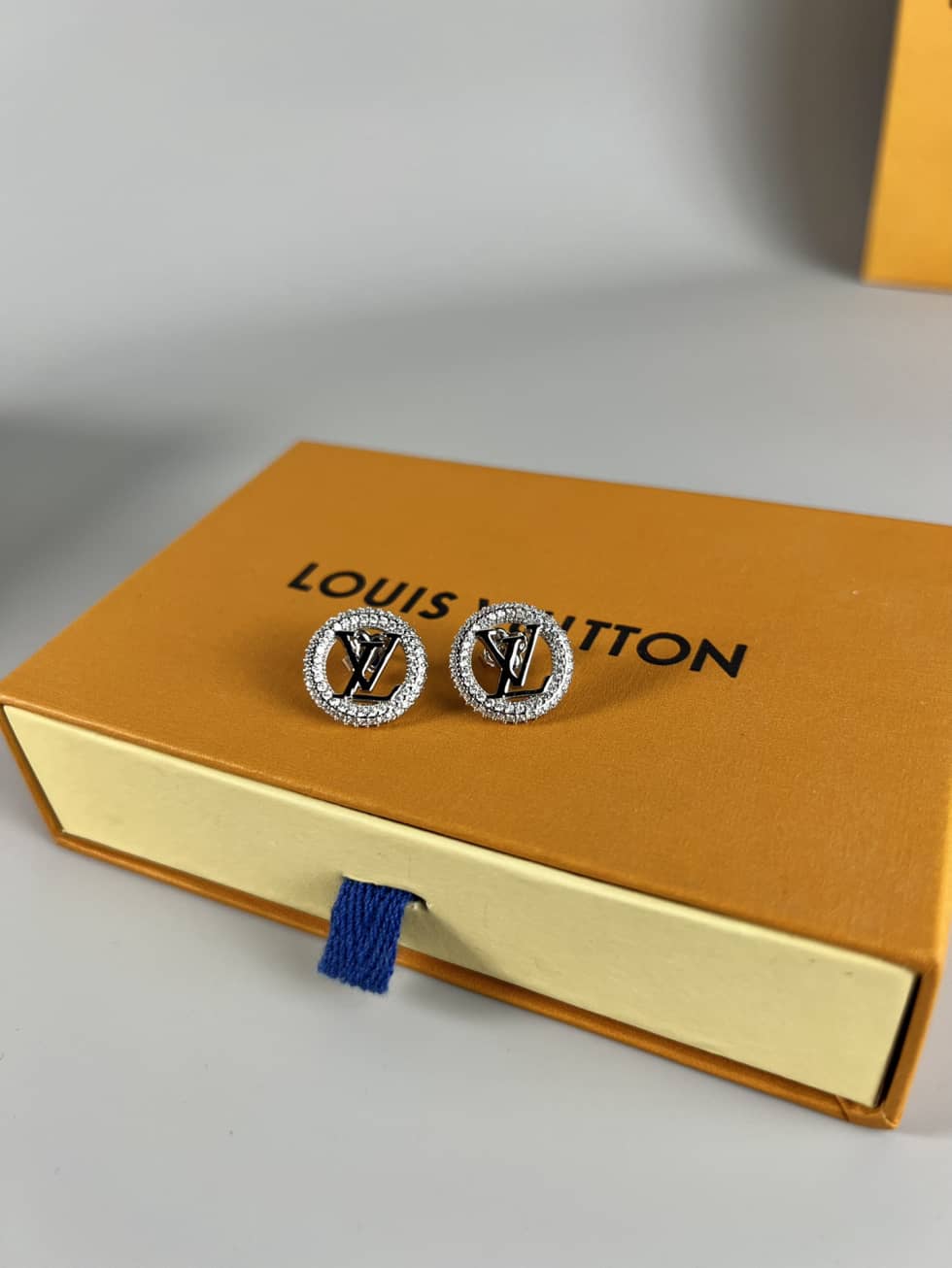 L0vis Vvtt0n Earring First Copy