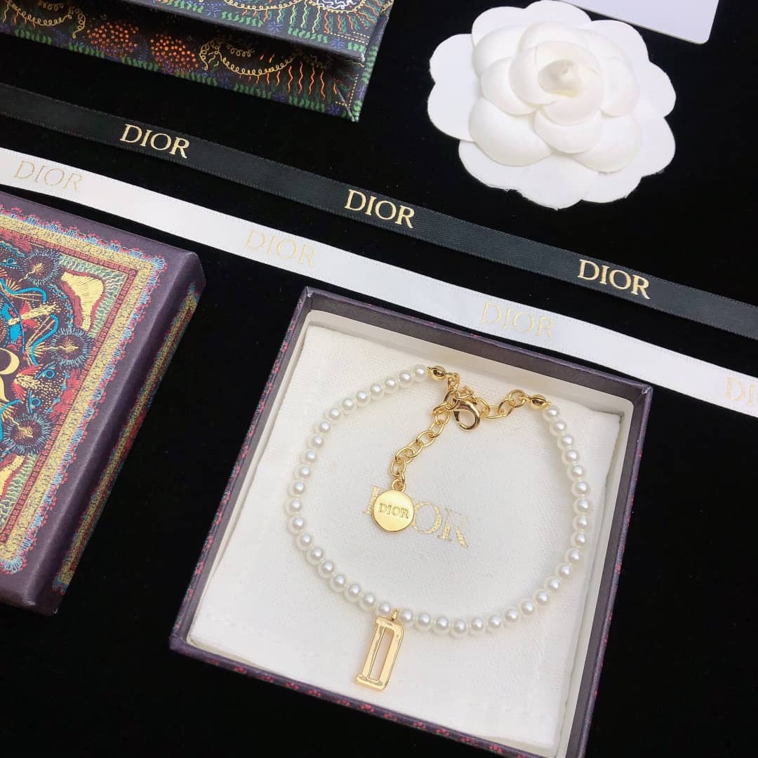 Best Chr1st1an D10r Classic Bracelet