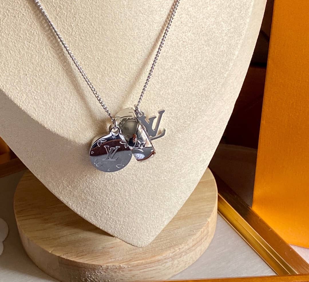 L0vis Vvtt0n Necklace First Copy