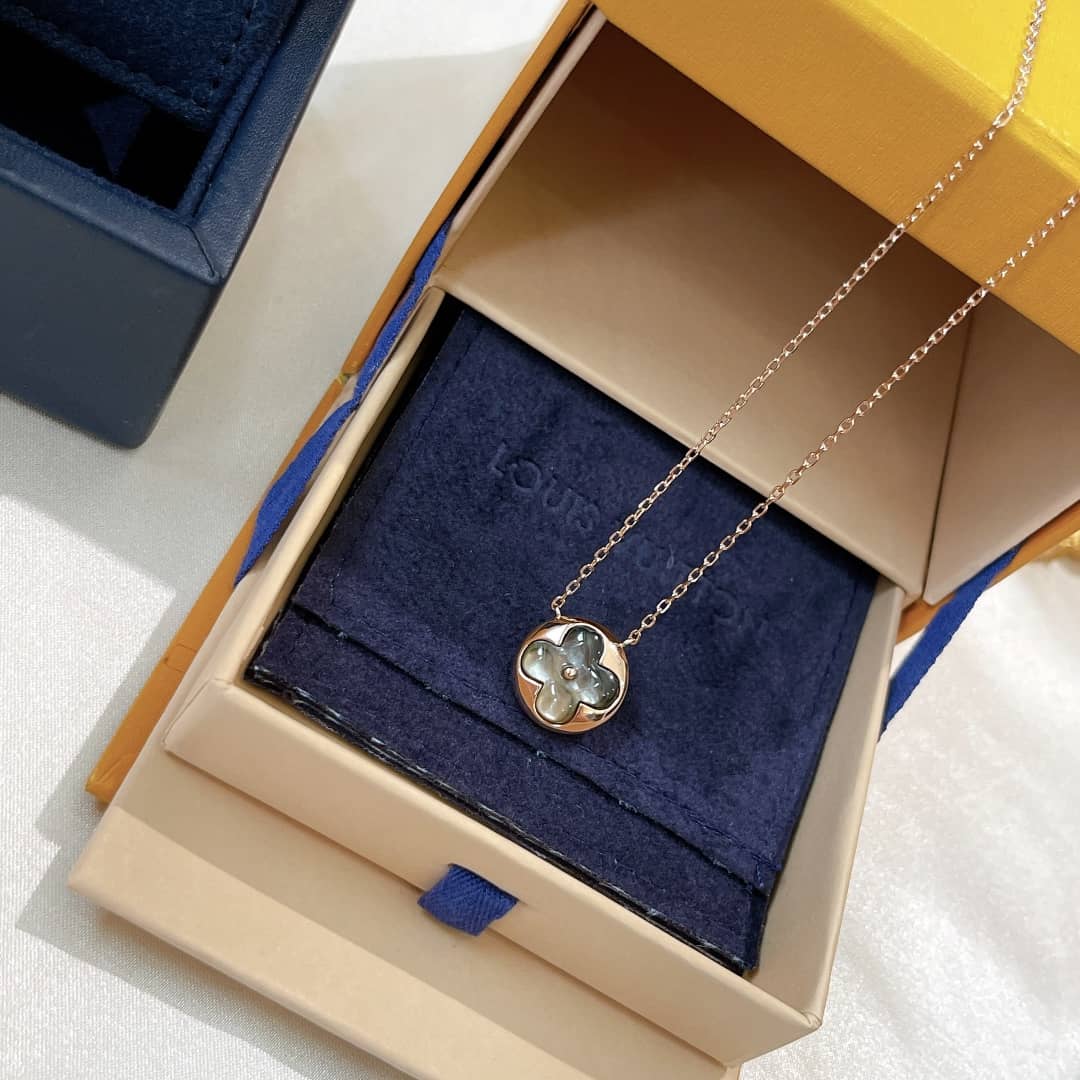 L0vis Vvtt0n Necklace For Sale