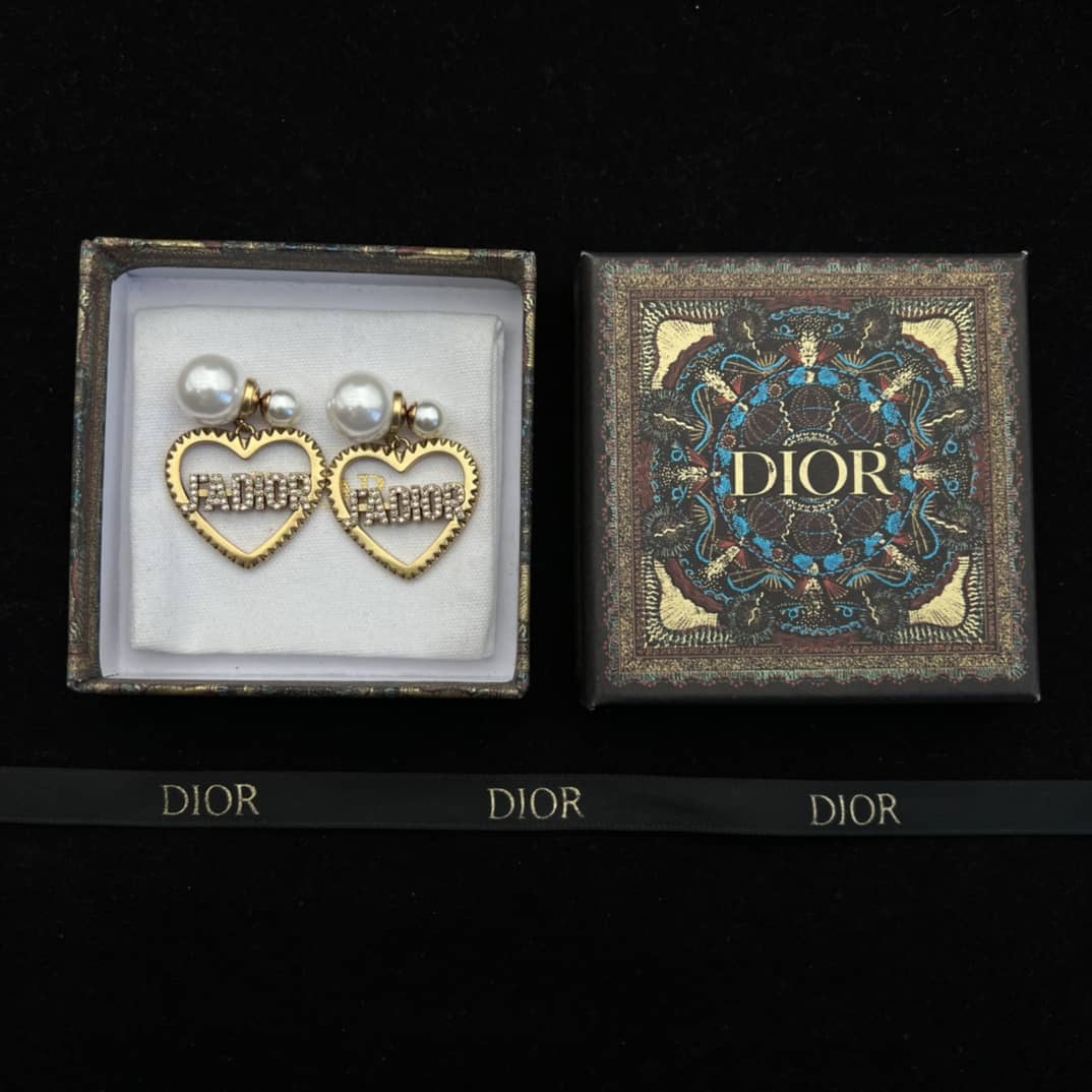 Best Chr1st1an D10r Classic Earring