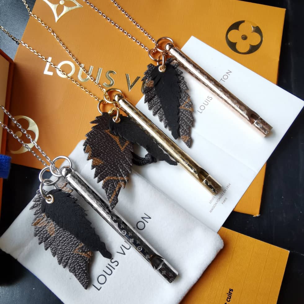 Fake L0vis Vvtt0n Logo Necklace