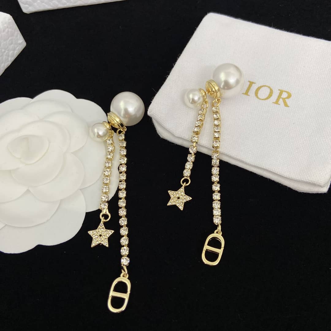 Best Chr1st1an D10r Classic Earring