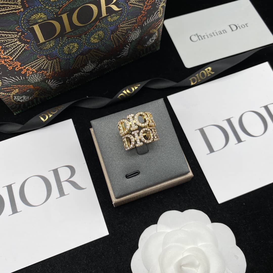 Top Quality Chr1st1an D10r Ring