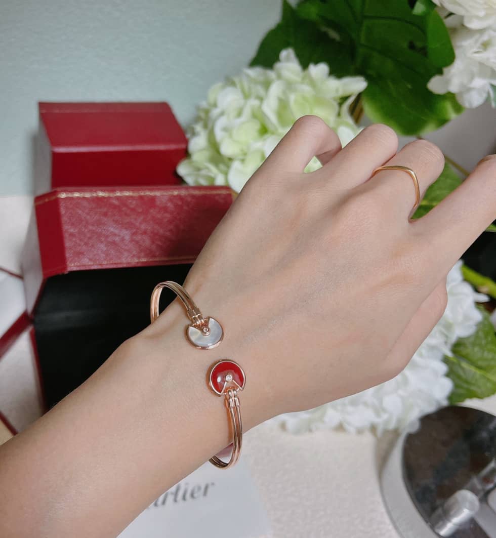 7 Star Ca*t1er Bracelet