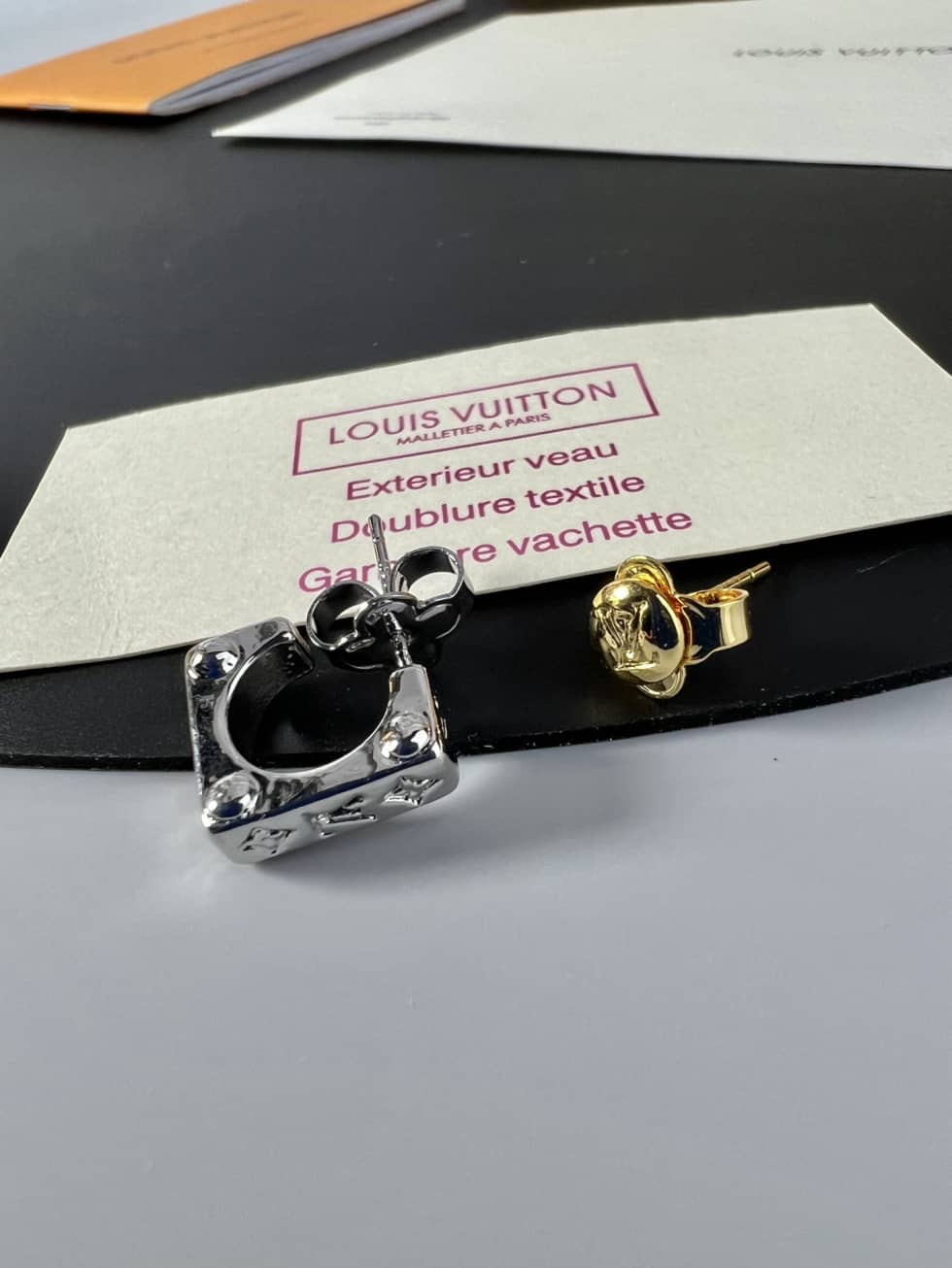 Knockoff L0vis Vvtt0n Logo Earring