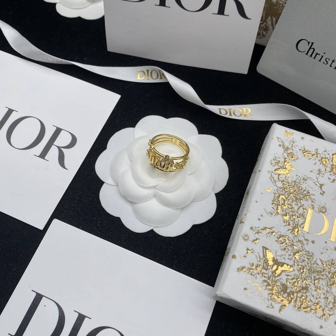 Top Quality Chr1st1an D10r Ring