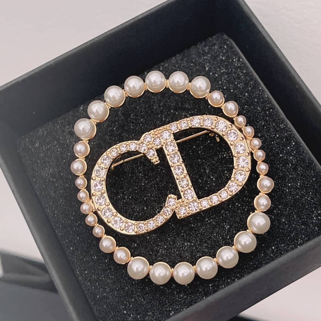 Best Chr1st1an D10r Classic Brooch