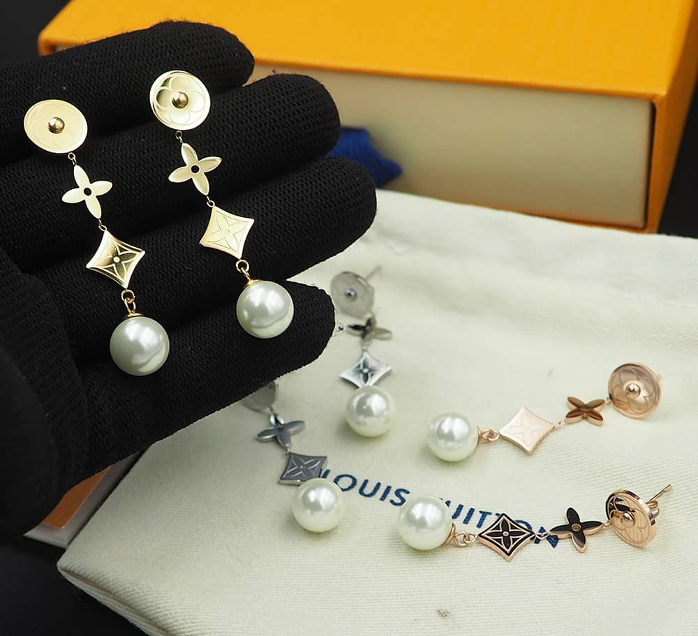 Fake L0vis Vvtt0n Logo Earring