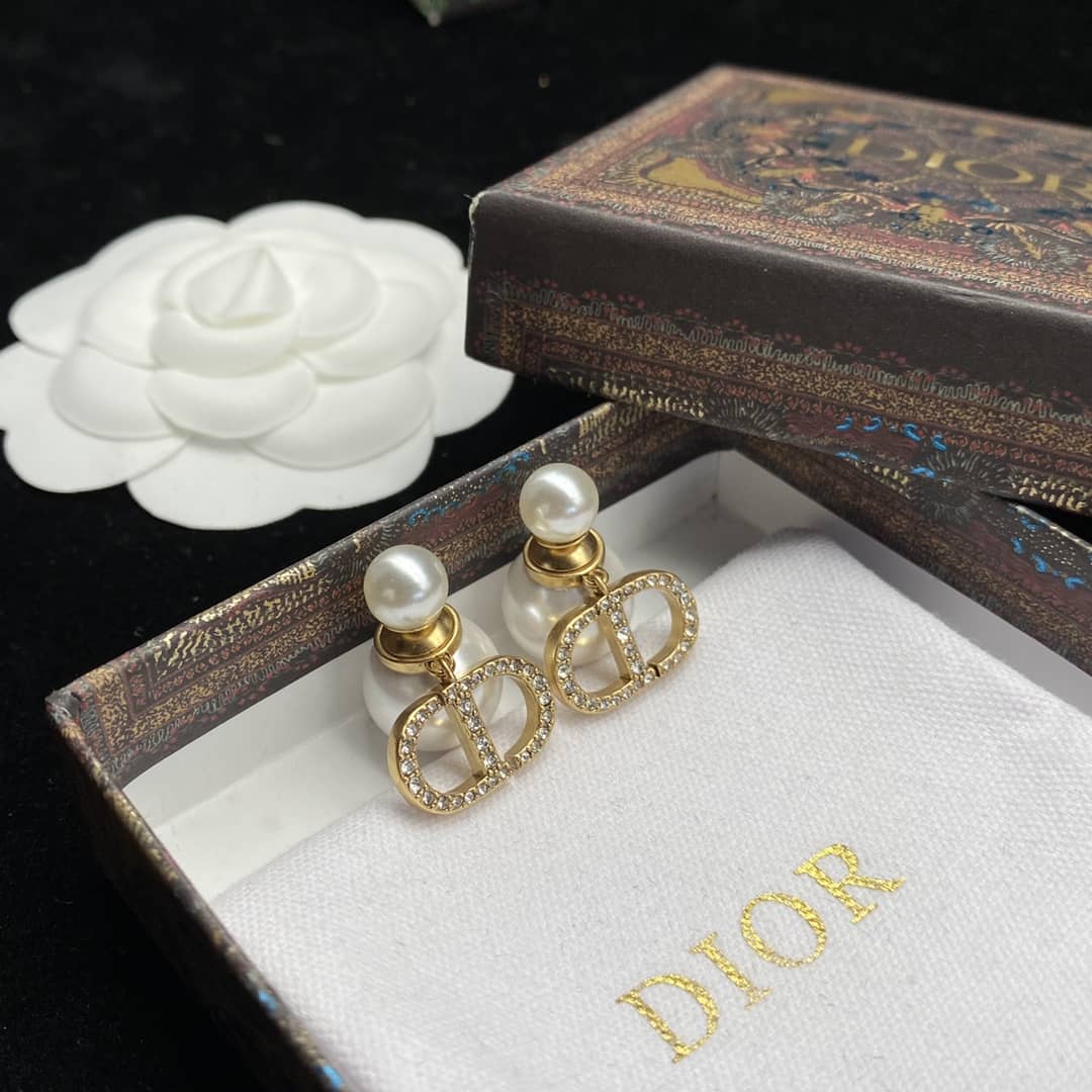 Top Quality Chr1st1an D10r Earring