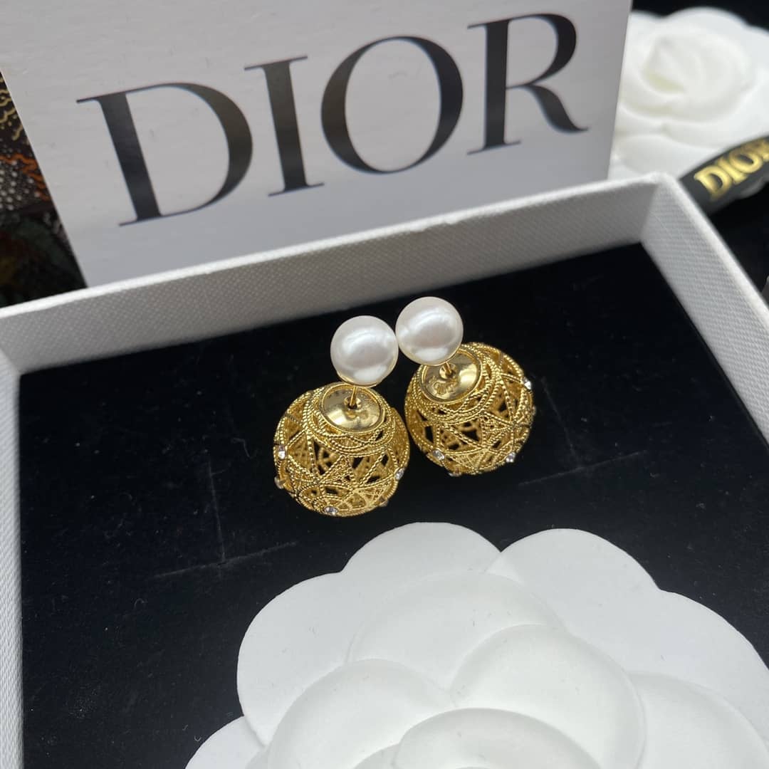 Top Quality Chr1st1an D10r Earring