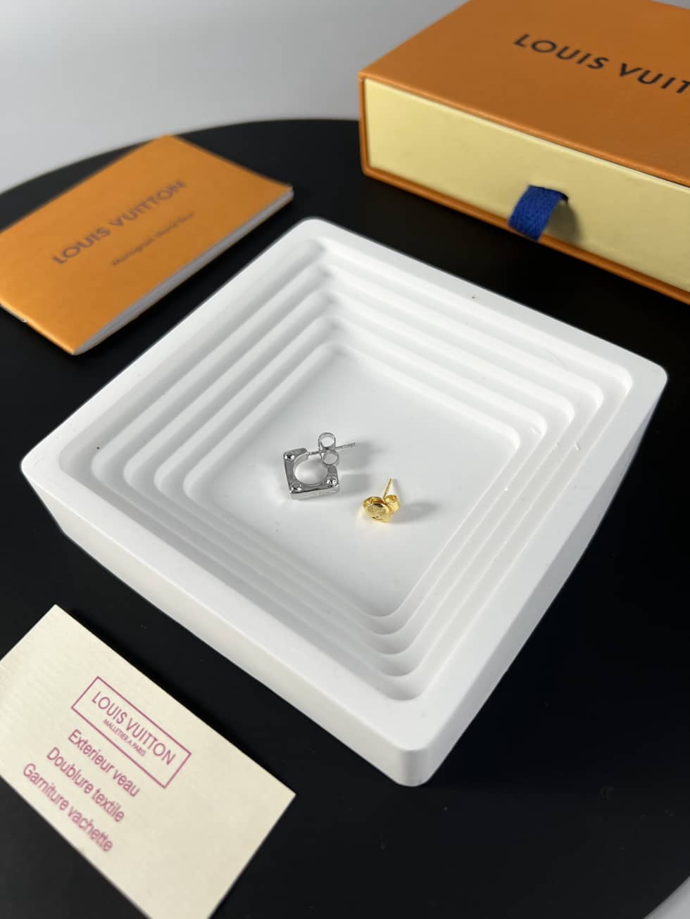 Knockoff L0vis Vvtt0n Logo Earring