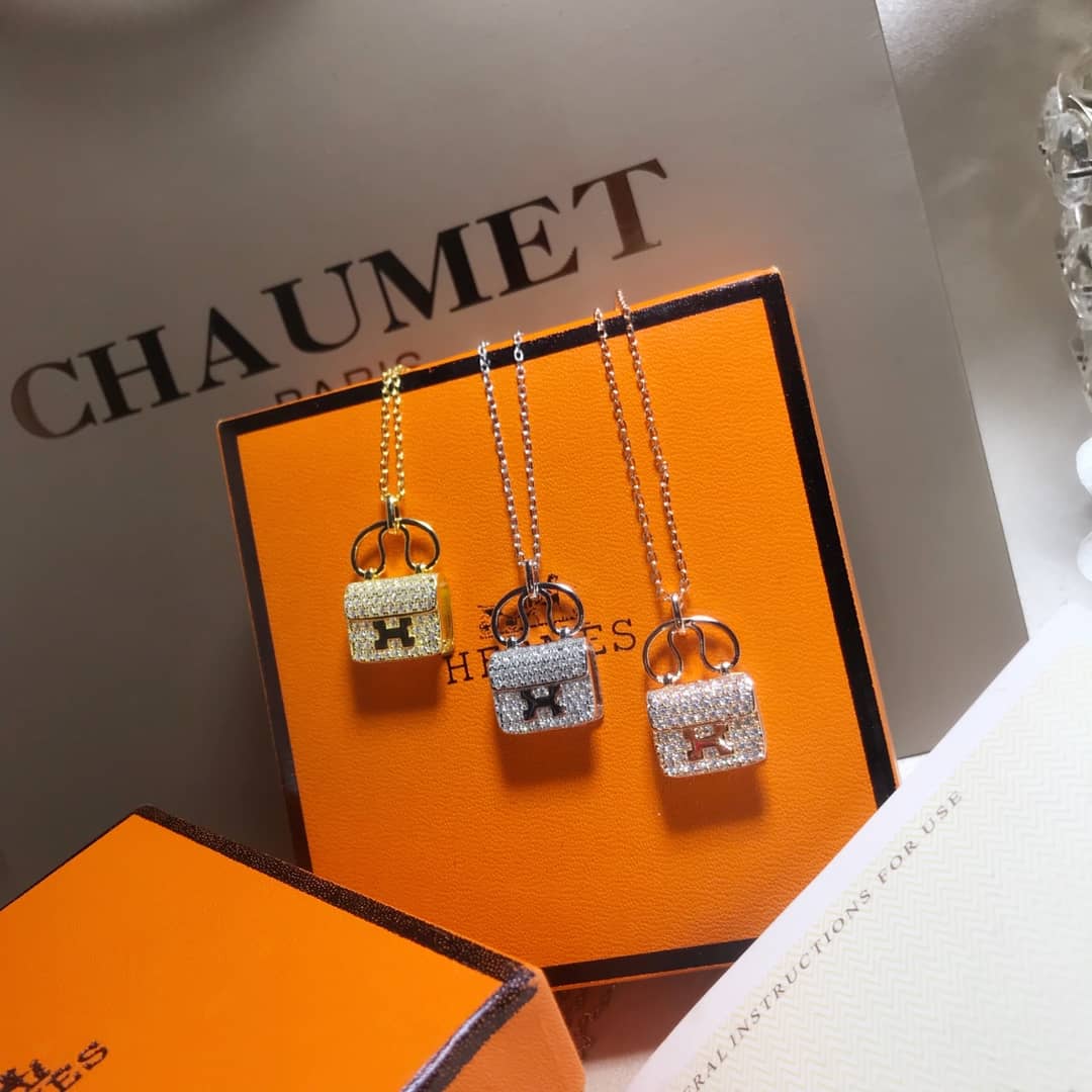 Fake H**me5 Logo Necklace