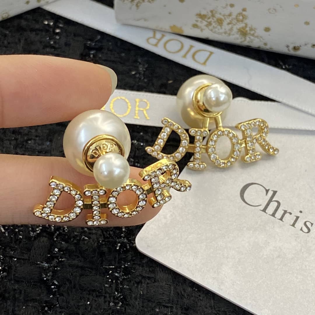 Best Chr1st1an D10r Classic Earring