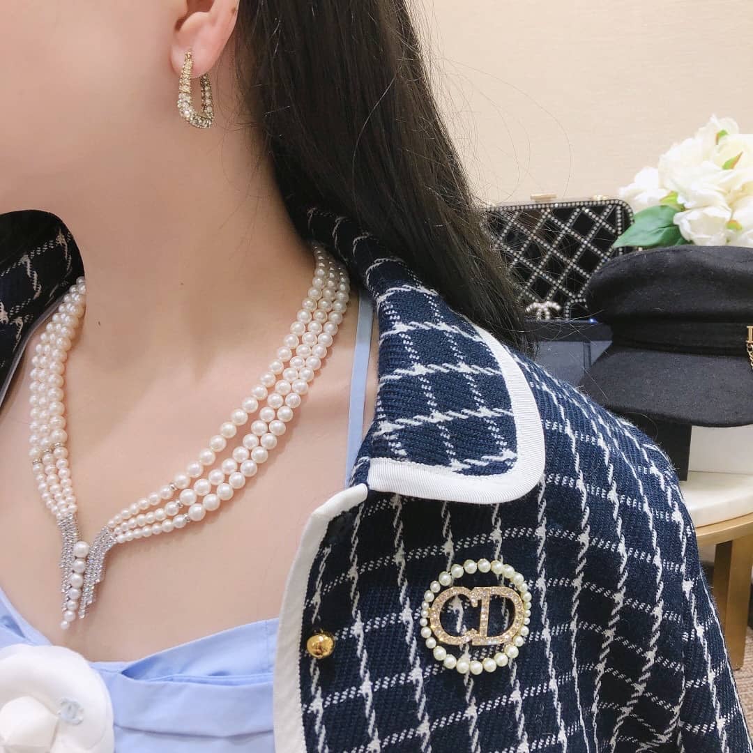 Best Chr1st1an D10r Classic Earring