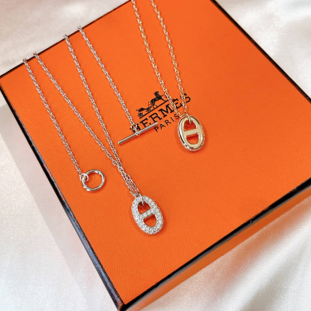 Fake H**me5 Logo Necklace