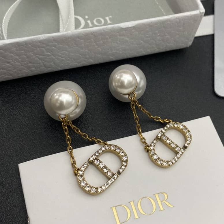 Best Chr1st1an D10r Classic Earring