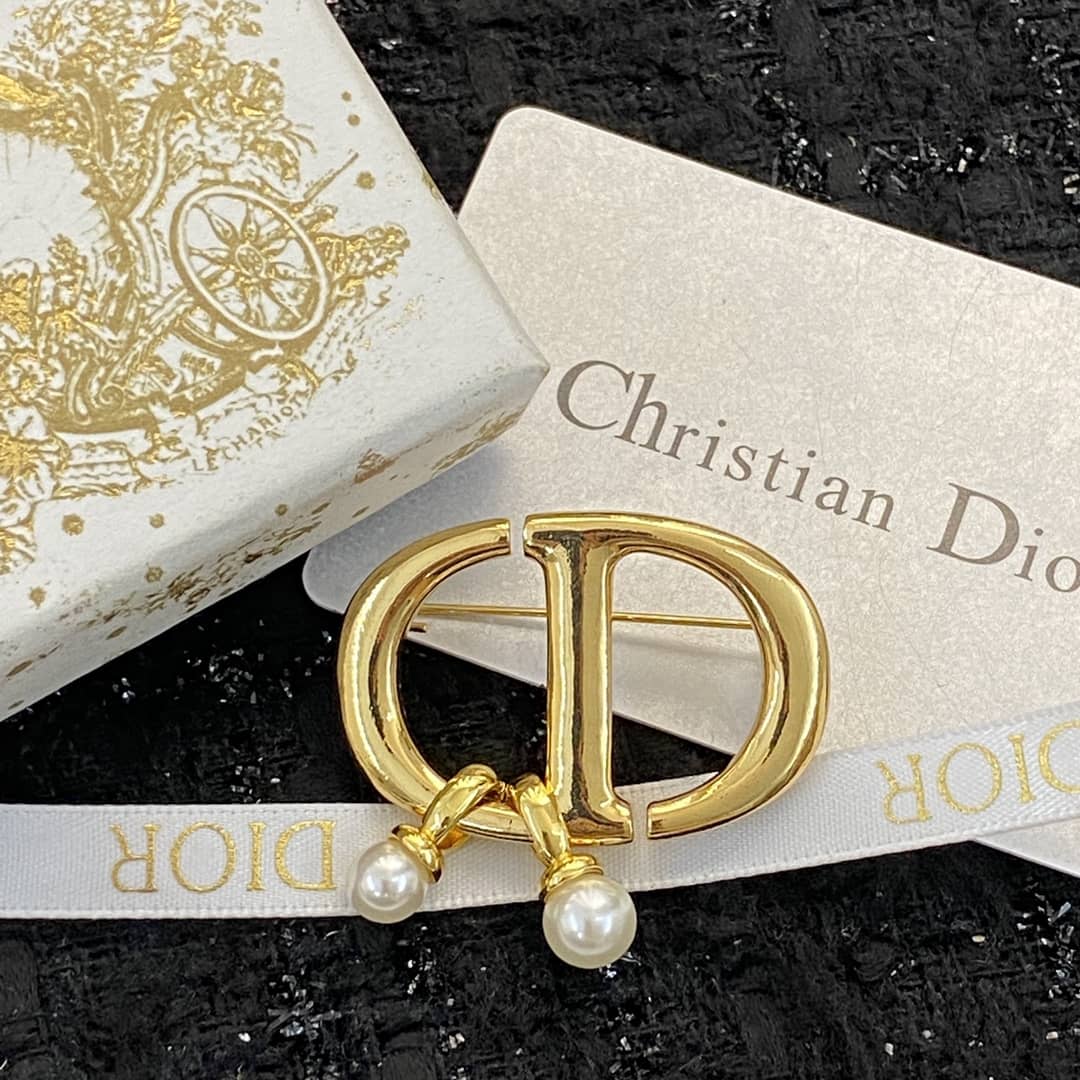 Replica Chr1st1an D10r Brooch