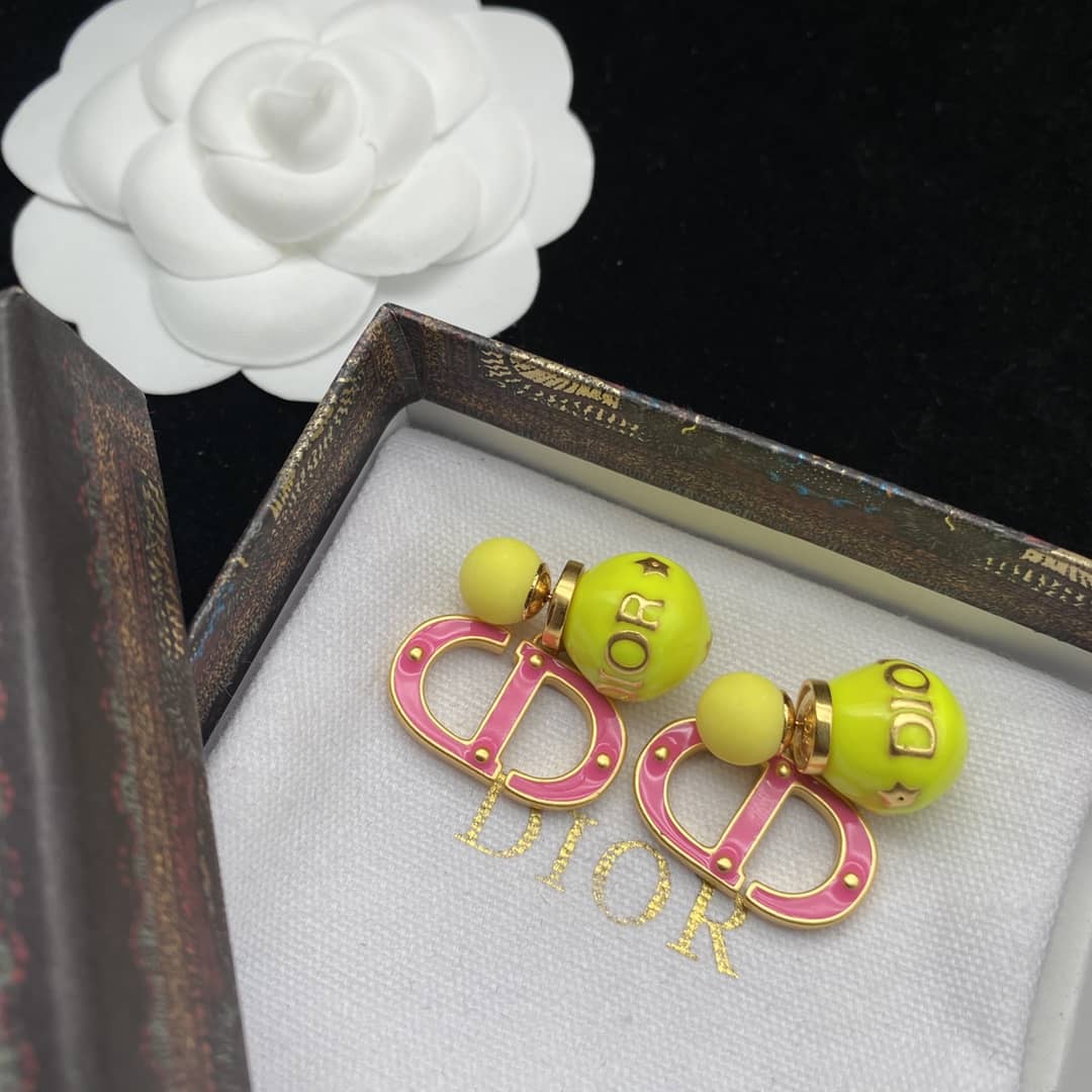 Best Chr1st1an D10r Classic Earring