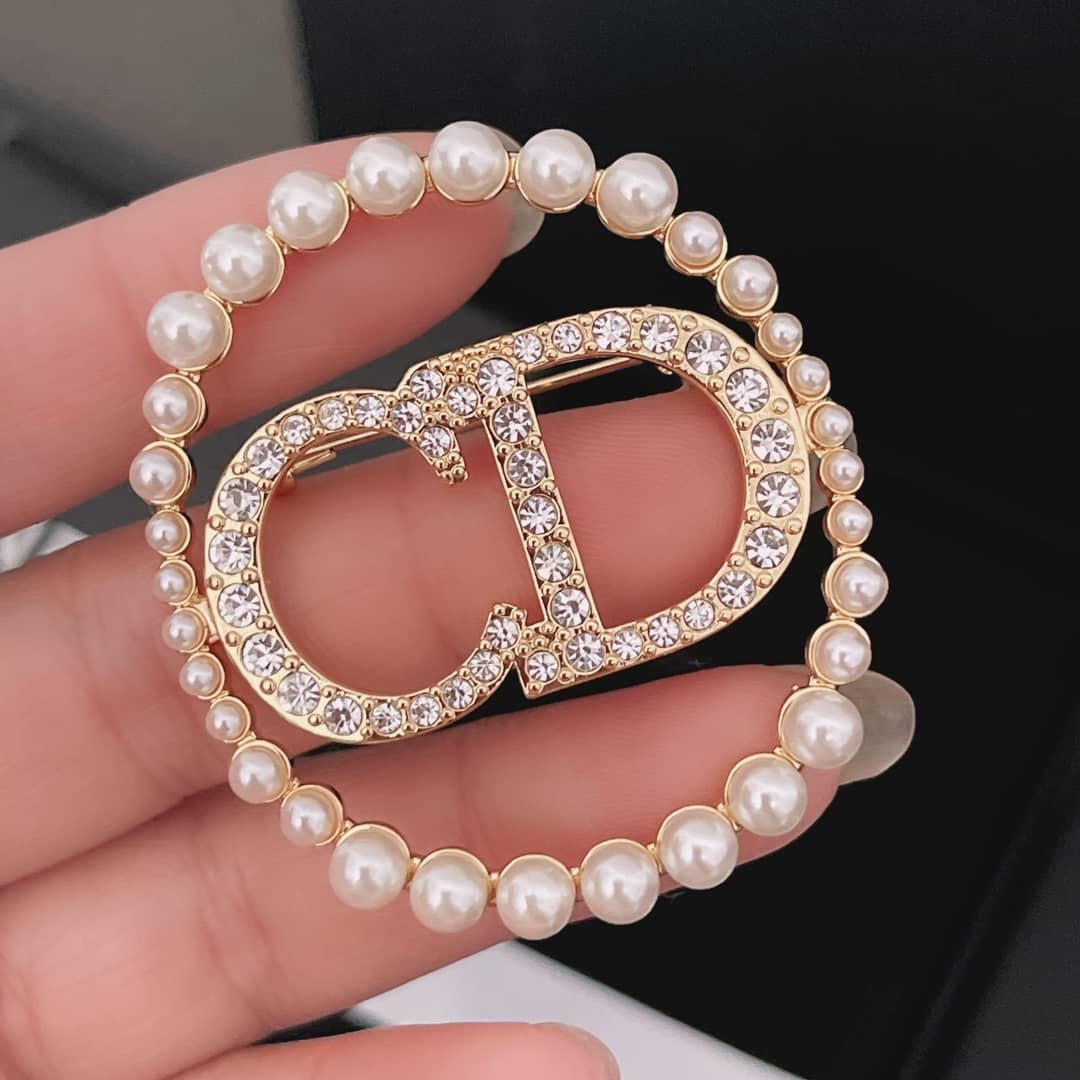 Best Chr1st1an D10r Classic Brooch