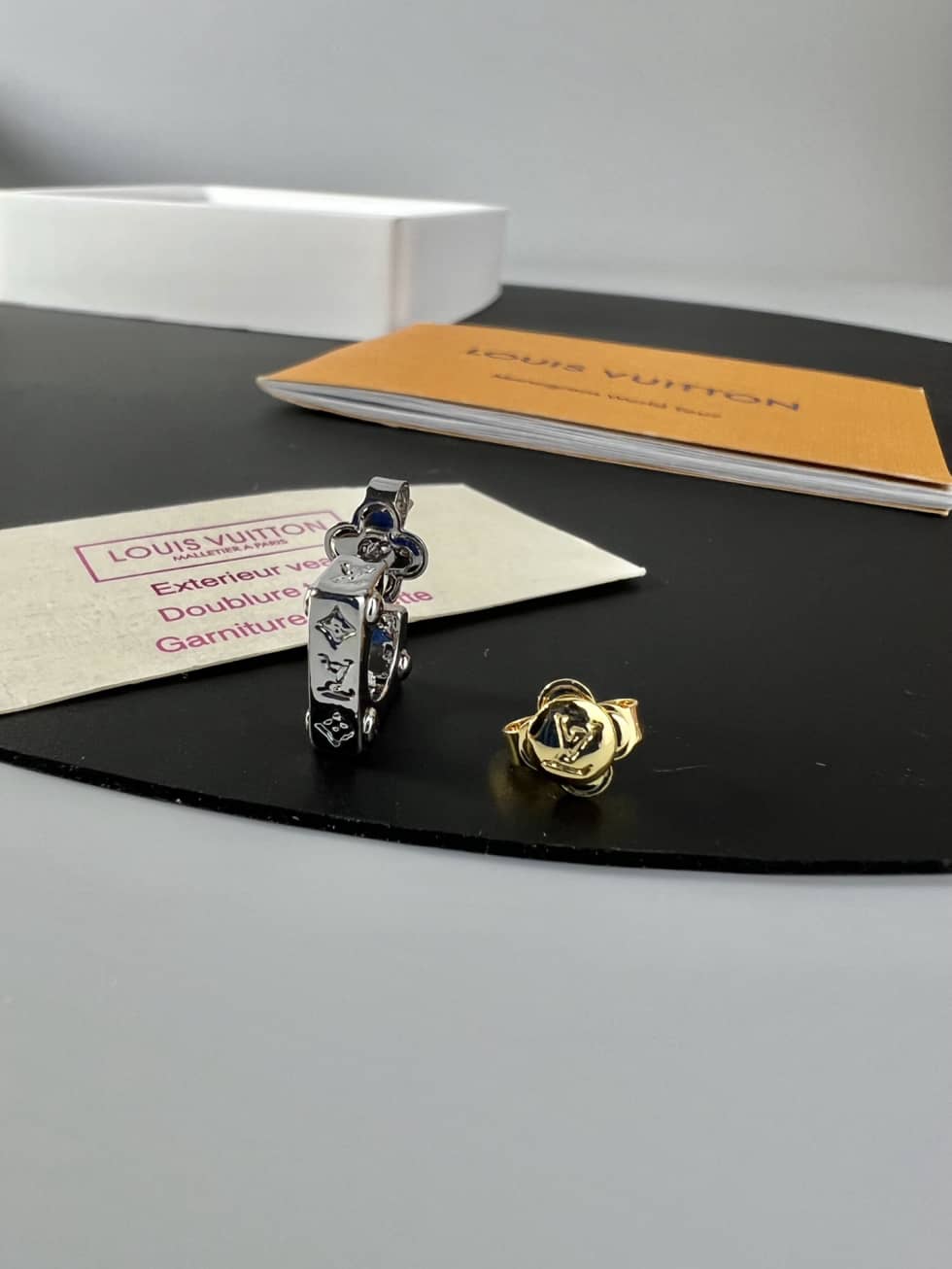 Knockoff L0vis Vvtt0n Logo Earring