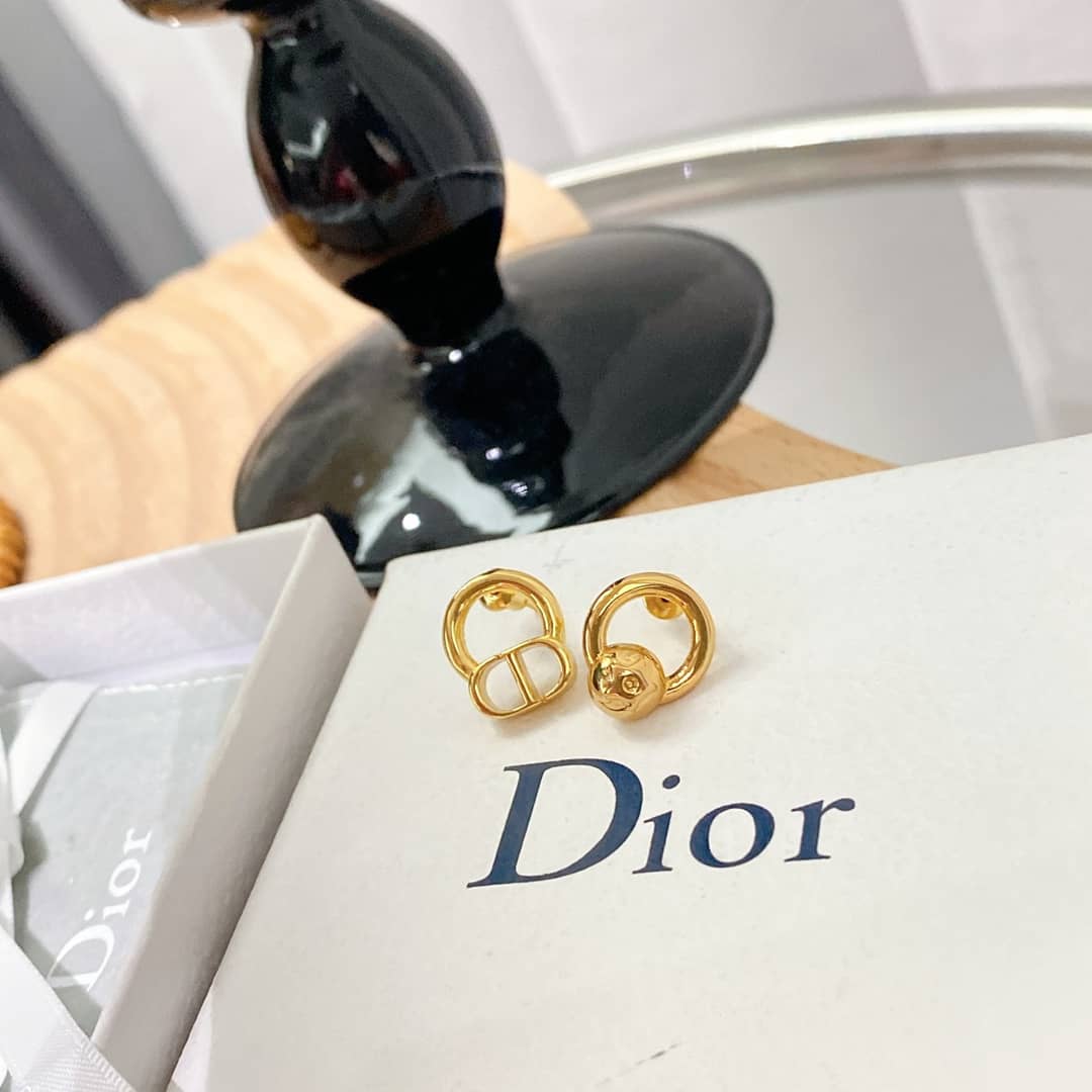 7 Star Chr1st1an D10r Earring