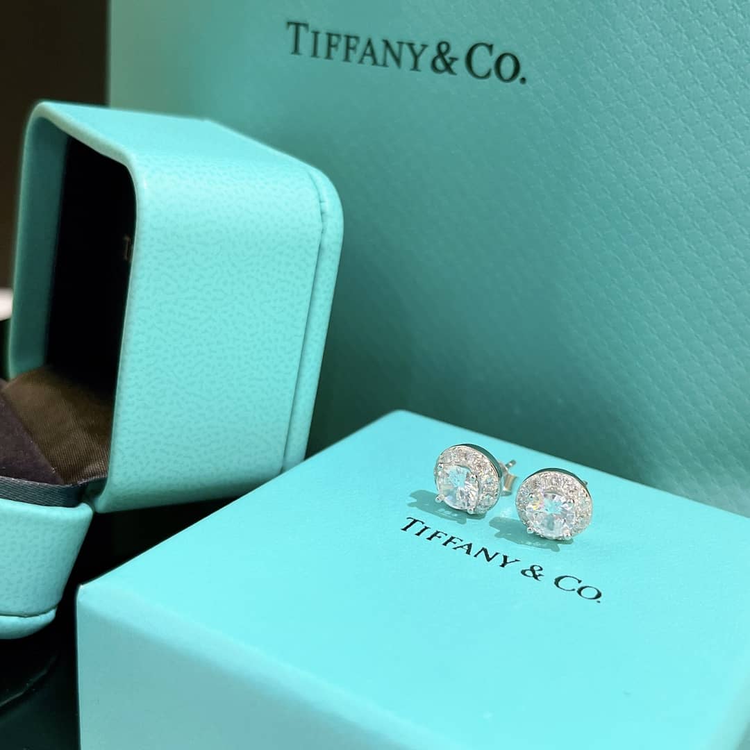 Designer T*f*ny Classic Earring