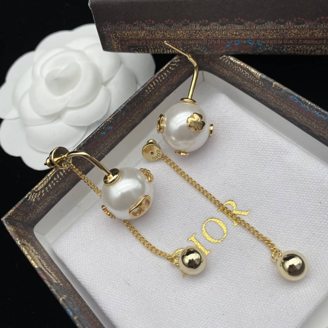 Knockoff Chr1st1an D10r Logo Earring