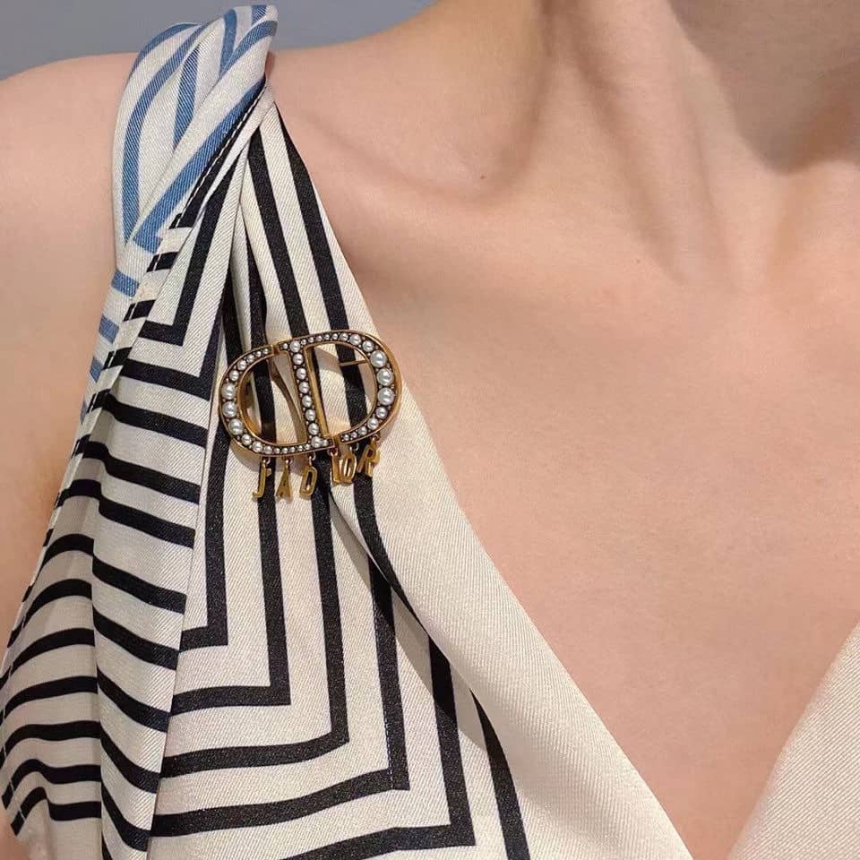 Cheap Chr1st1an D10r Brooch