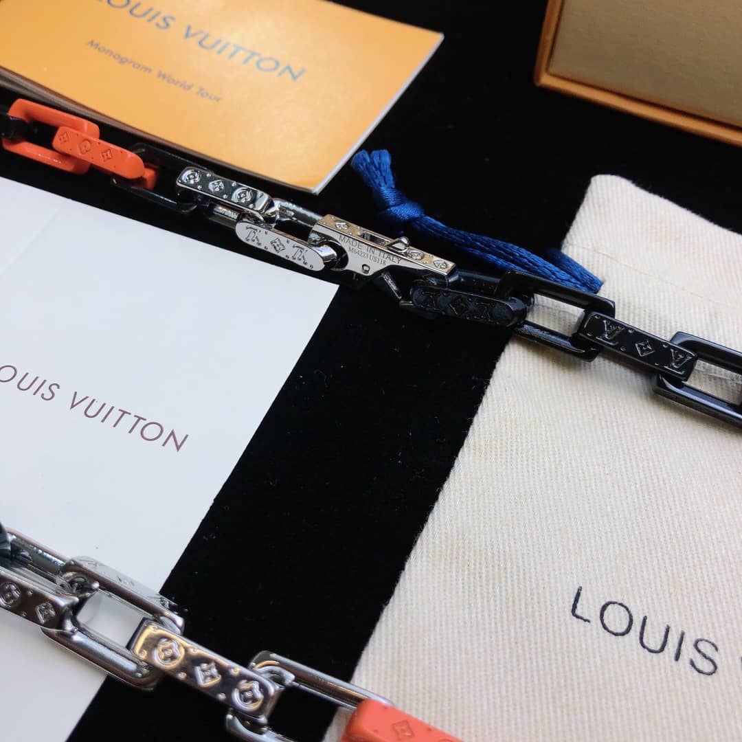 Fake L0vis Vvtt0n Logo Necklace