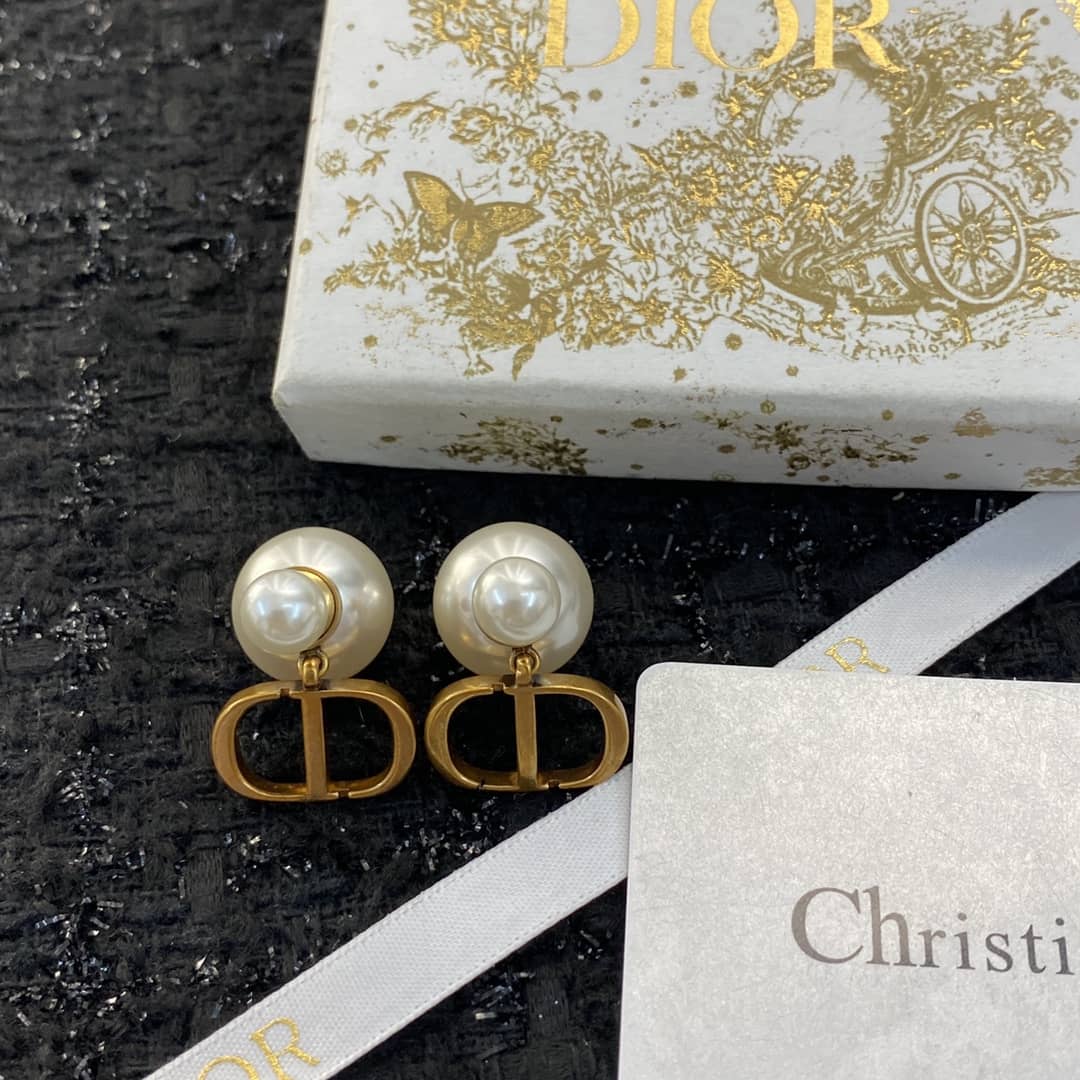 Top Quality Chr1st1an D10r Earring