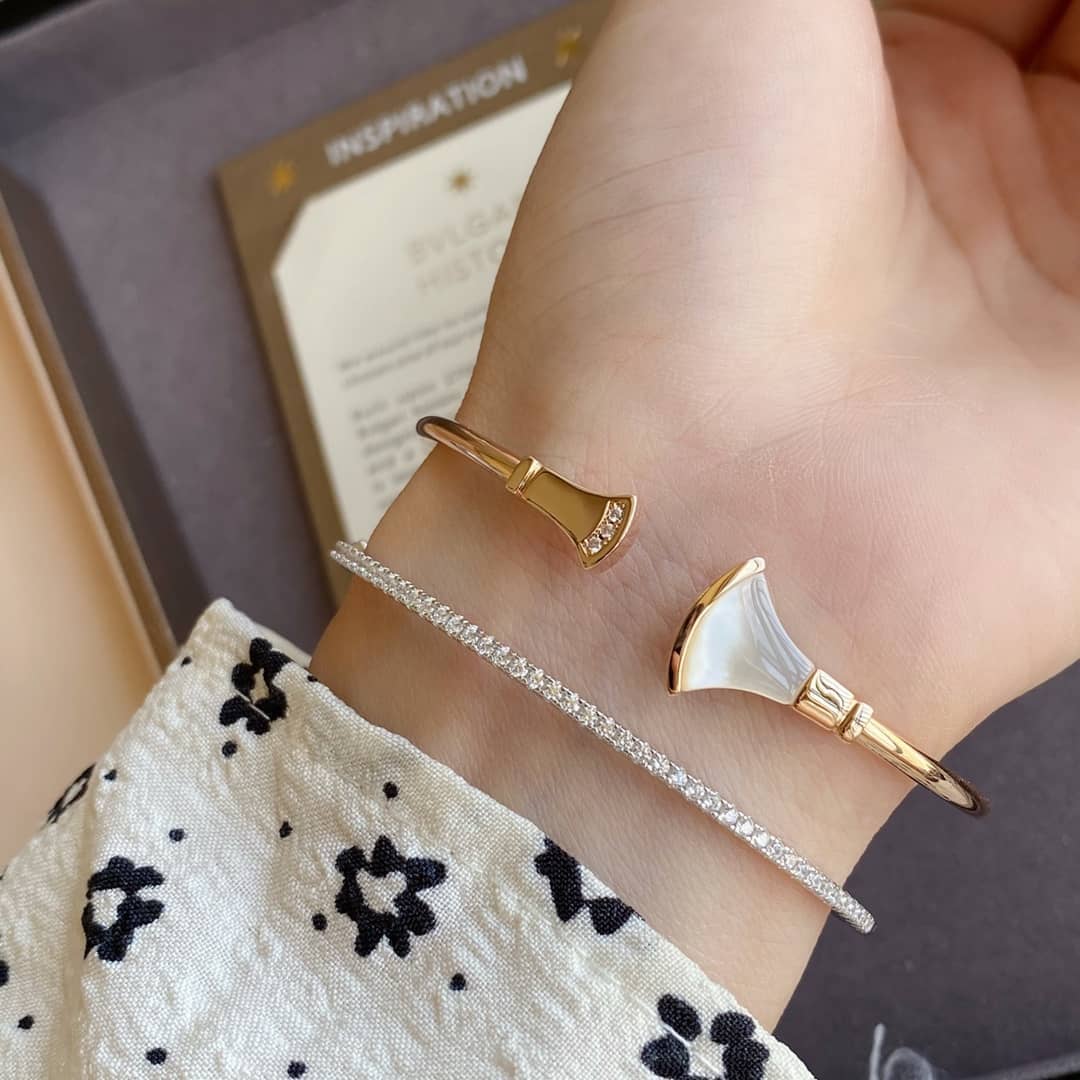 Knockoff Bv1g*ai Logo Bracelet