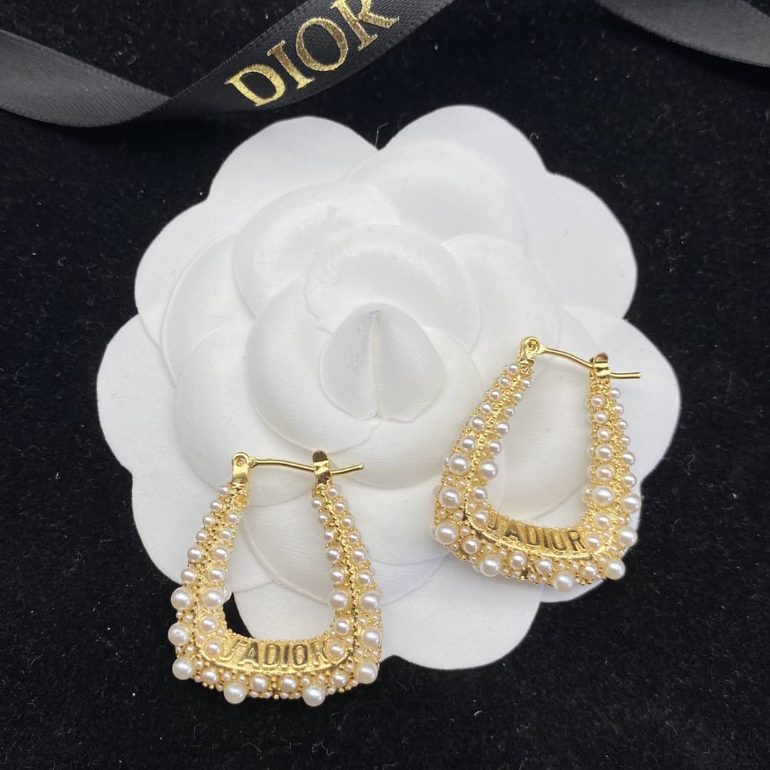 Best Chr1st1an D10r Classic Earring