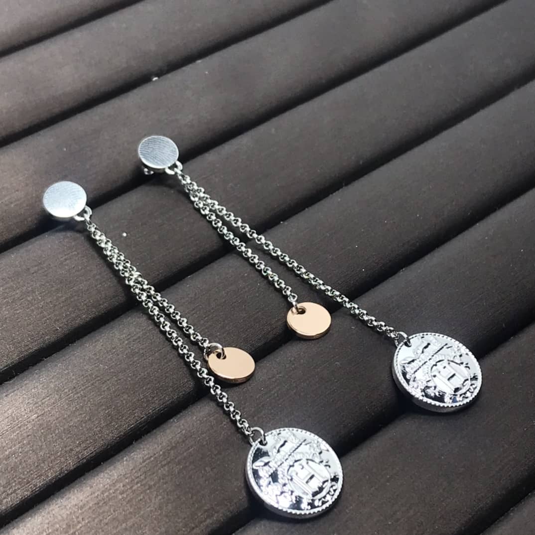 H**me5 Earring For Sale