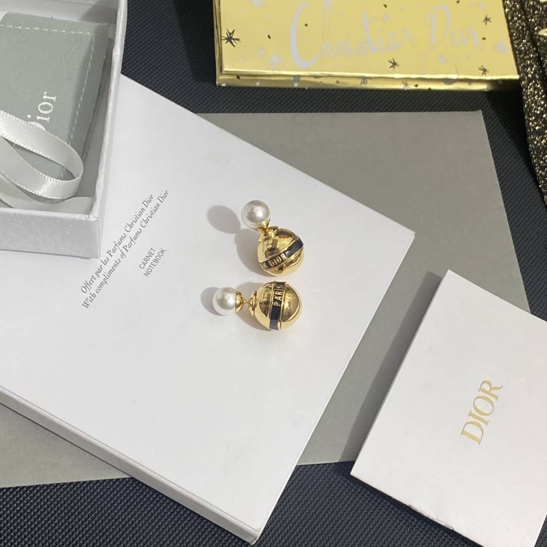 Top Quality Chr1st1an D10r Earring