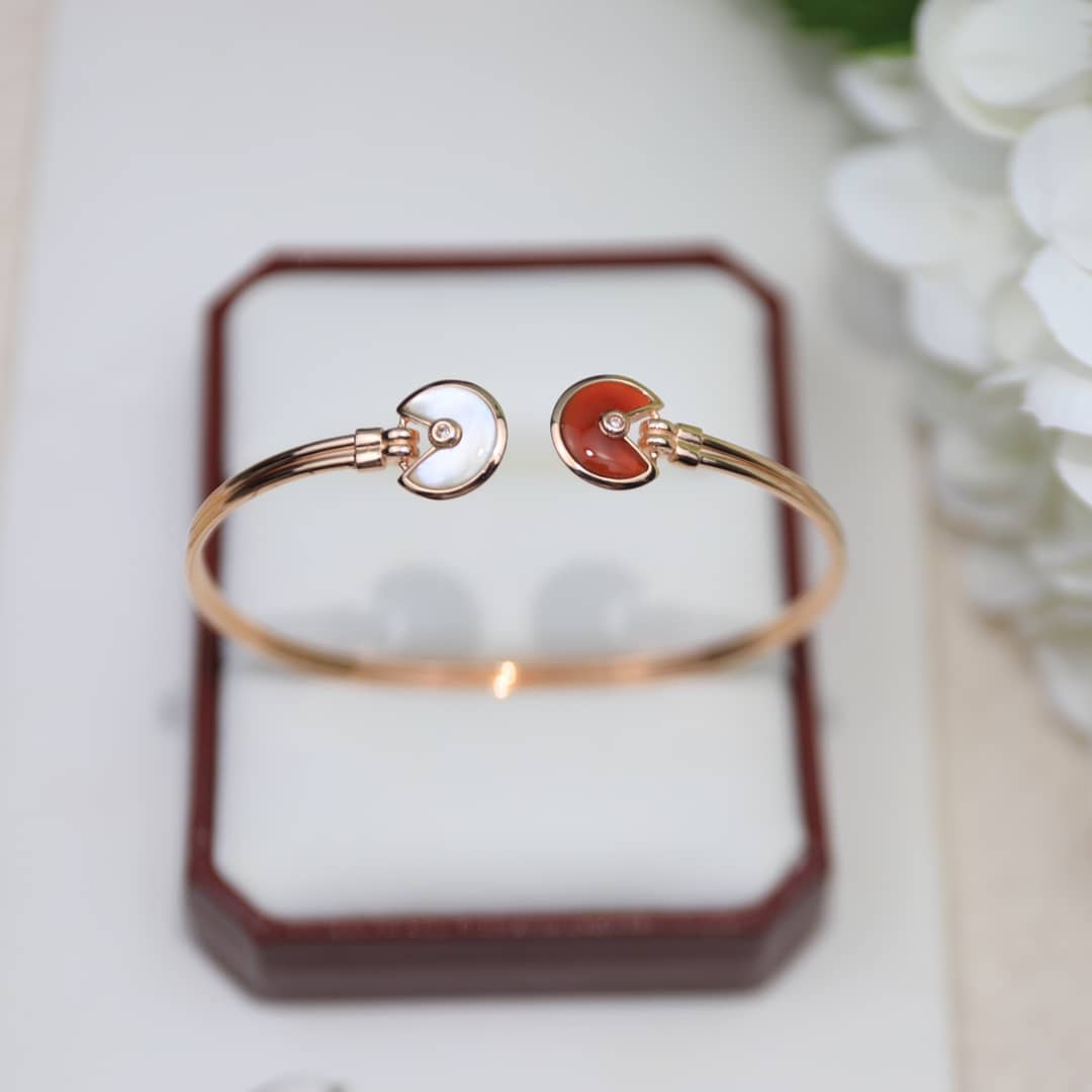 7 Star Ca*t1er Bracelet