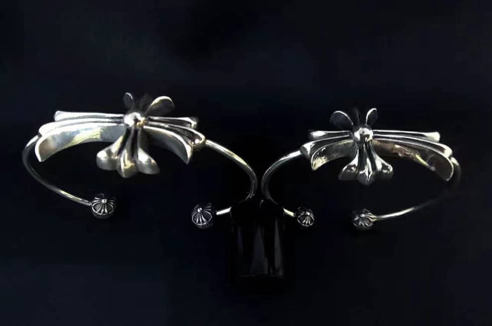 Knockoff Ch*0me He**ts Logo Bracelet