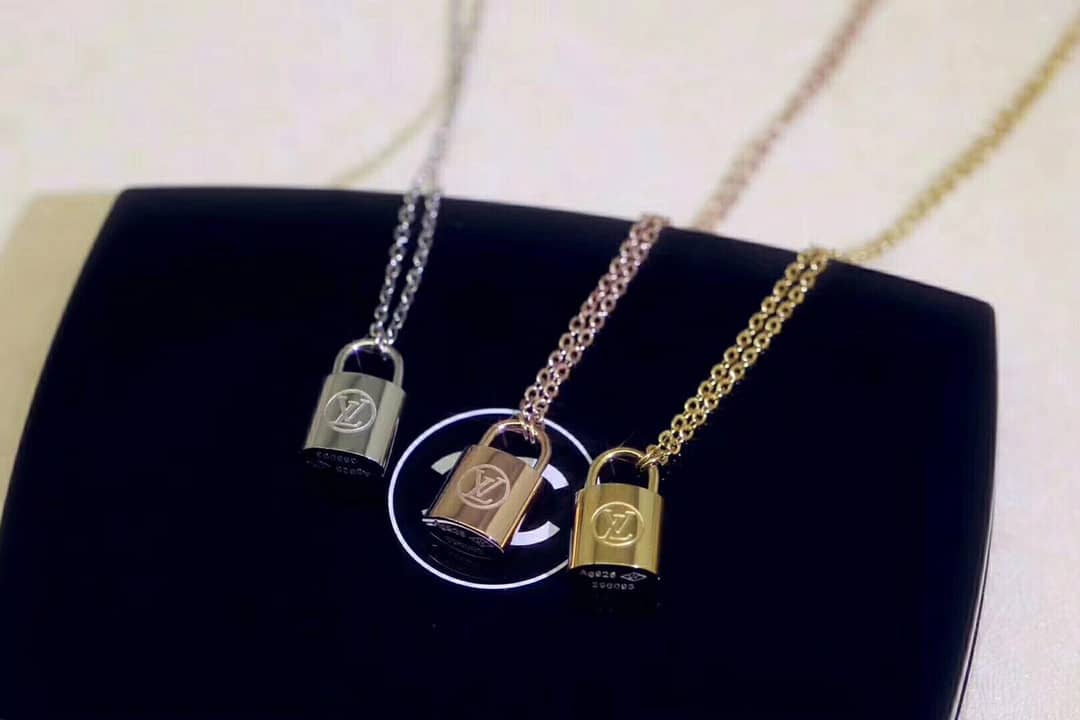 Wholesale L0vis Vvtt0n Logo Necklace