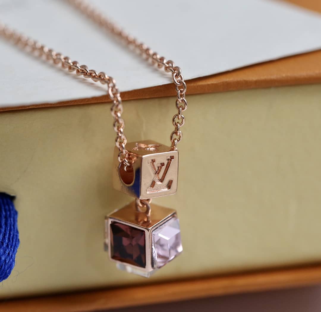 Best L0vis Vvtt0n Classic Necklace