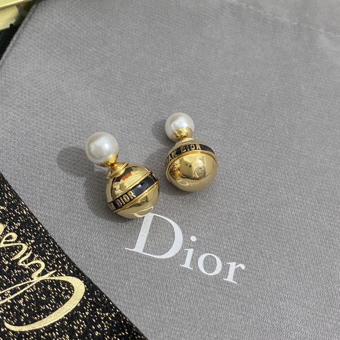 Top Quality Chr1st1an D10r Earring