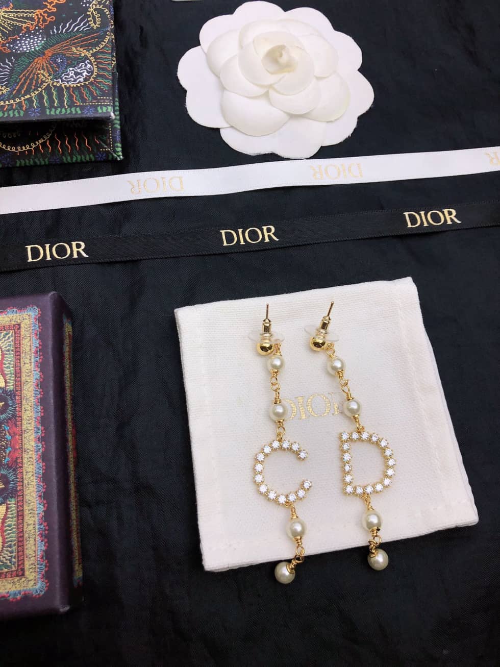 Best Chr1st1an D10r Classic Earring