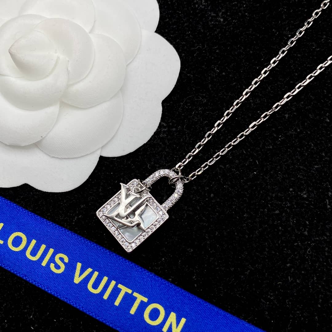 L0vis Vvtt0n Necklace First Copy