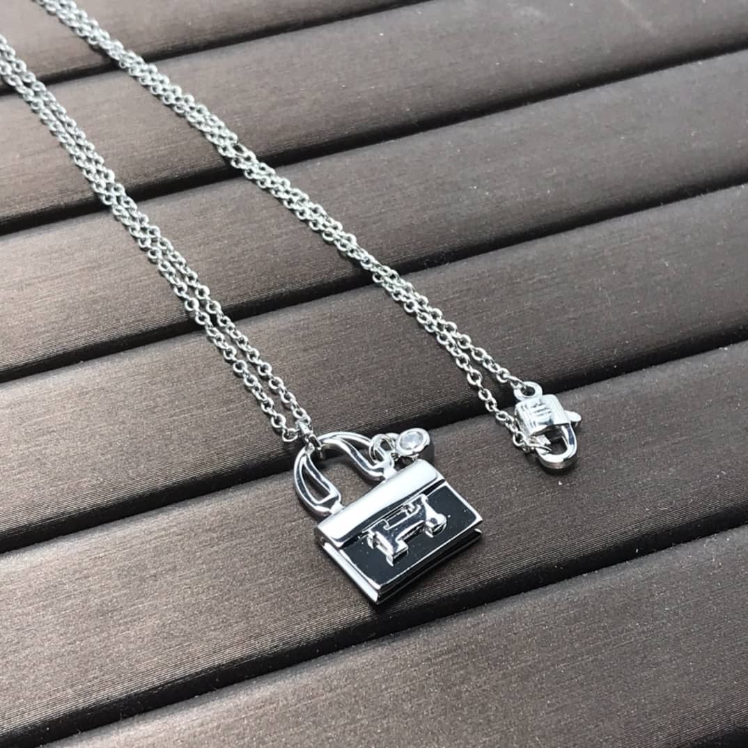 H**me5 Necklace For Sale