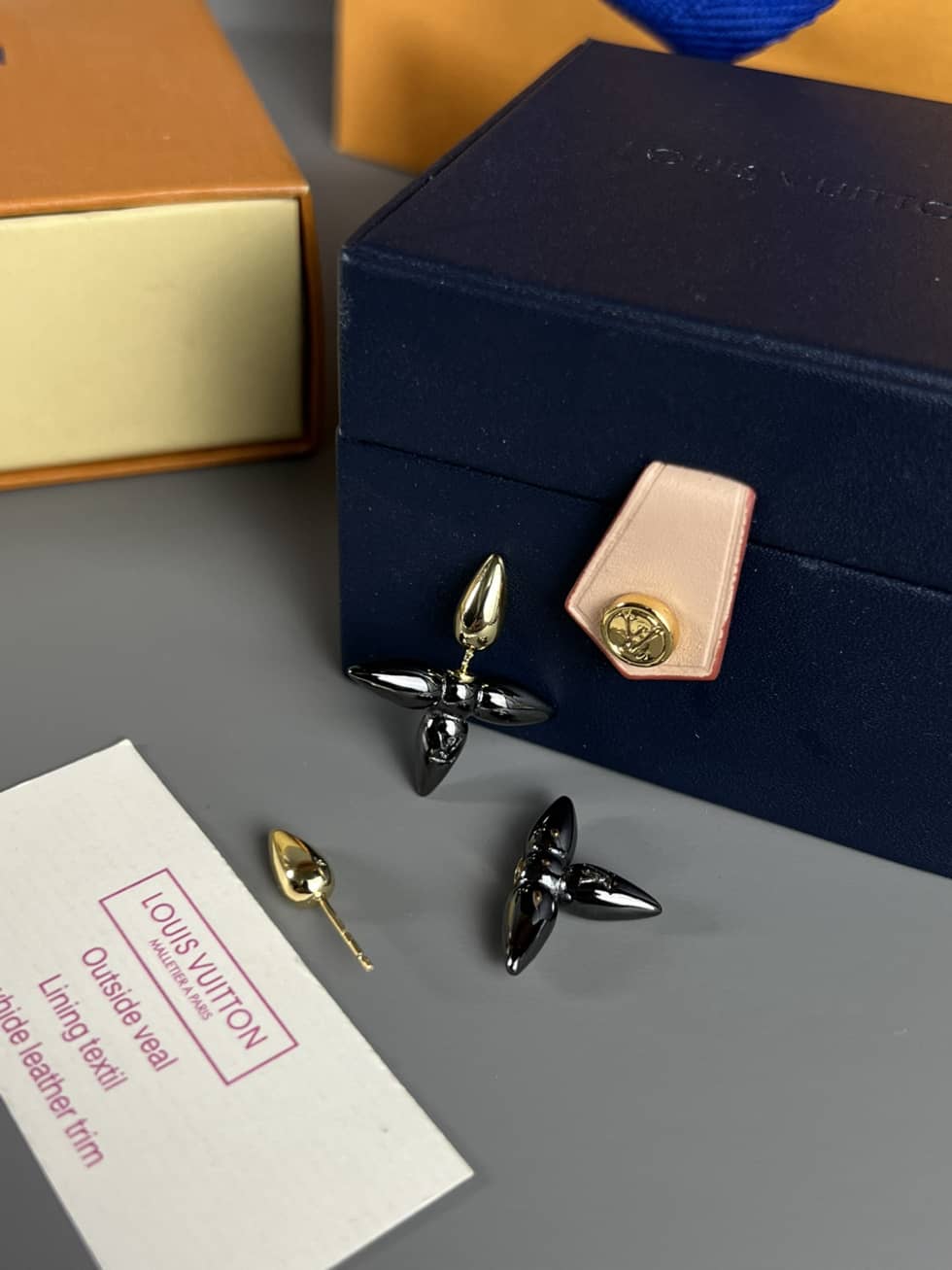 L0vis Vvtt0n Earring For Sale