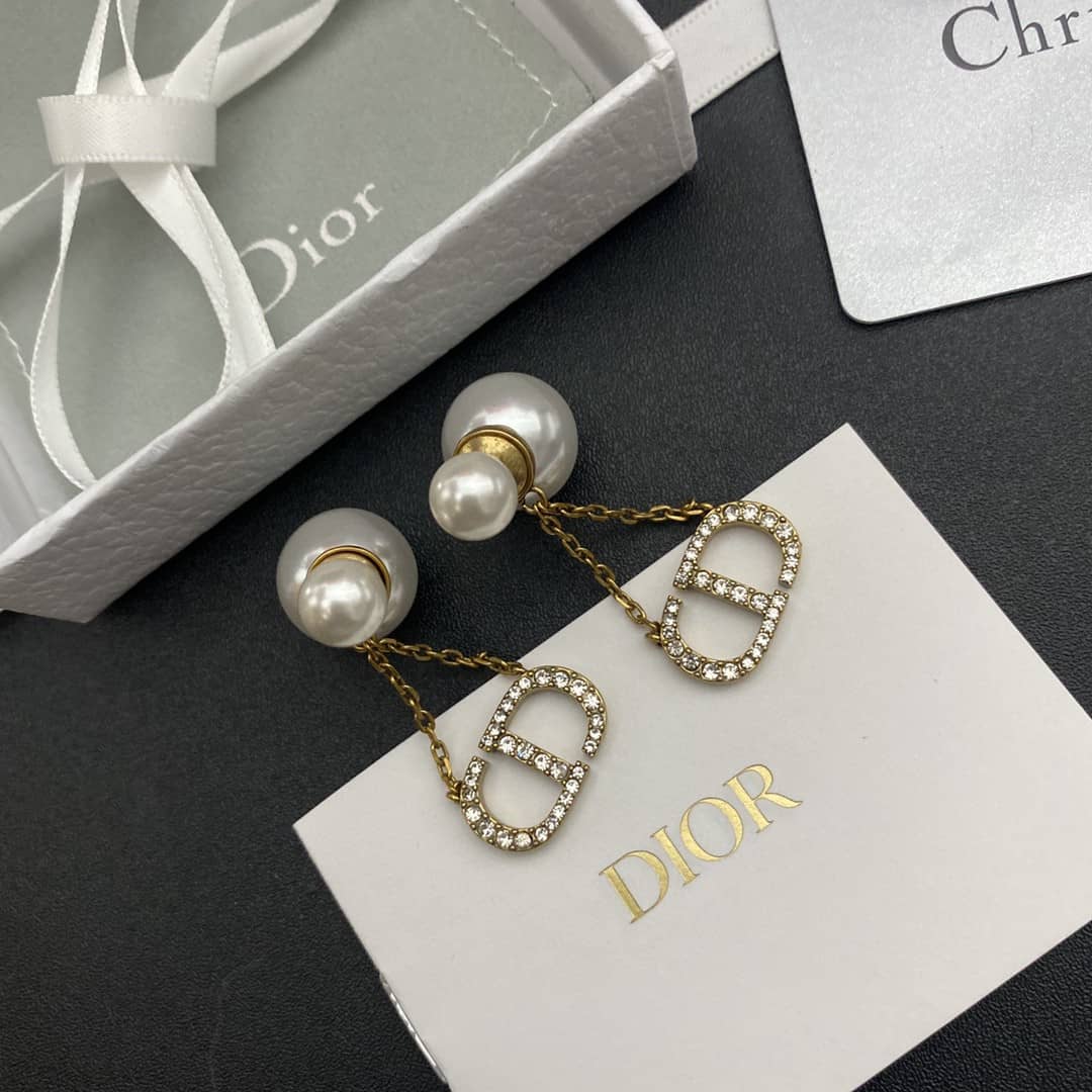 Best Chr1st1an D10r Classic Earring