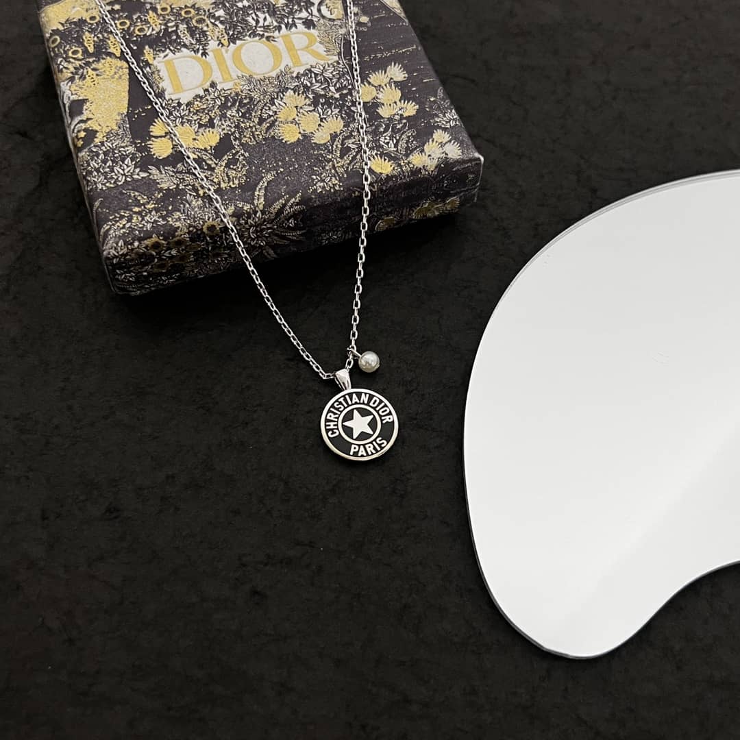 Luxury Chr1st1an D10r Classic AAA+ Necklace