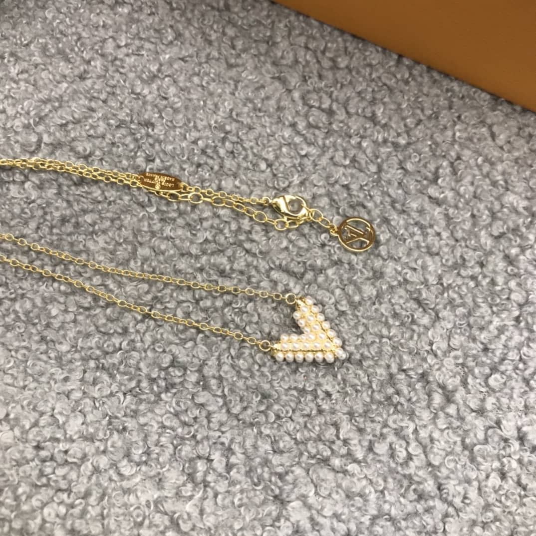 Wholesale L0vis Vvtt0n AAA+ Necklace