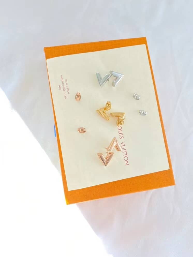 Fake L0vis Vvtt0n Logo Earring